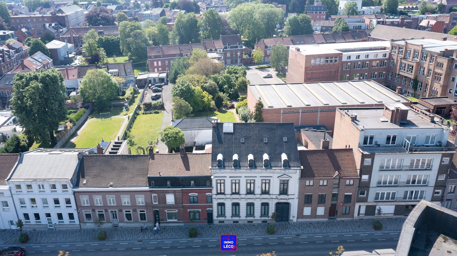 Maison de Maître chargée d'histoire, une propriété unique dans le centre-ville ! 