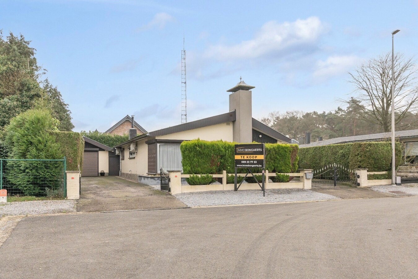 Rustig gelegen gelijkvloerse woning met garage en 3 slaapkamers in Niel-bij-As . 