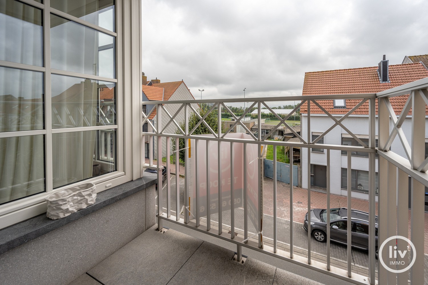 Ongemeubeld - Recent en goed onderhouden appartement, met terrasje, op wandelafstand van de Zeedijk te Heist. 