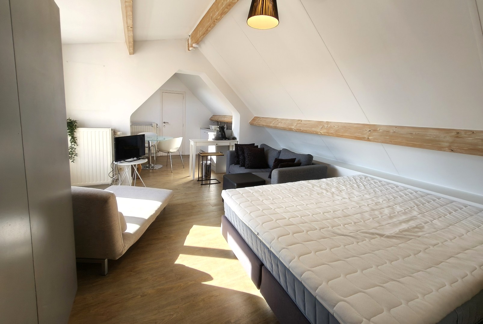 Gebouw met 3 vakantiestudio's 