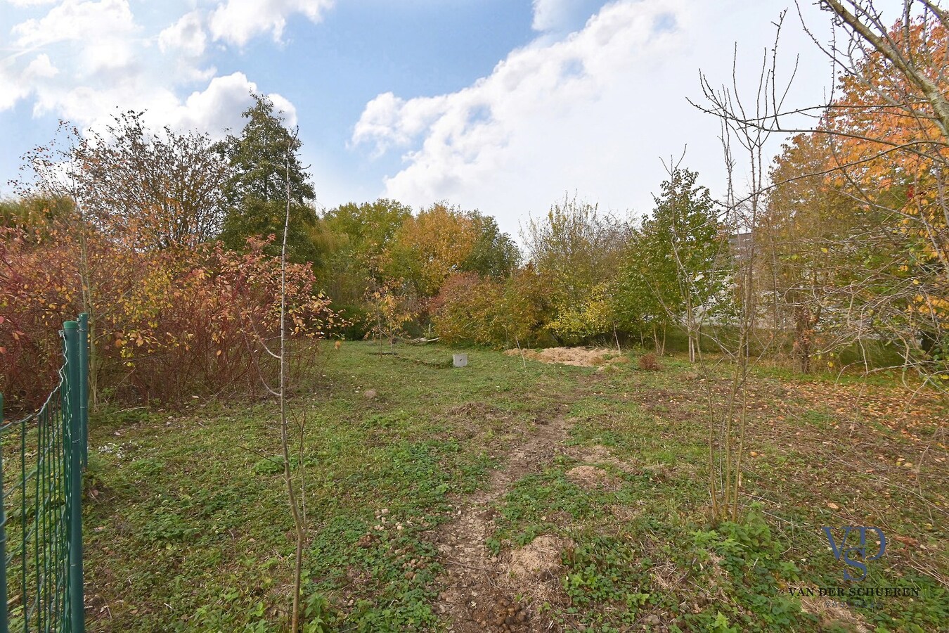 Te renoveren woning op ruim perceel te Kerkgate Mater. 