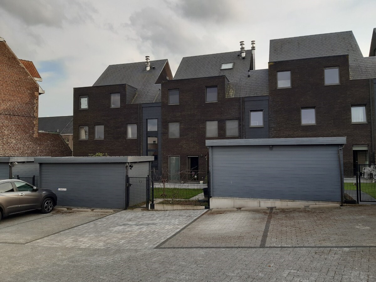 Eigentijds wonen met mega-kelder. 