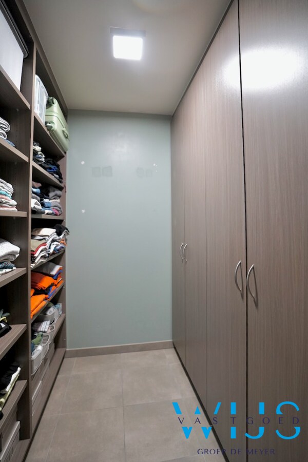 Prachtig lichtrijk appartement in het CENTRUM van ERTVELDE ! 