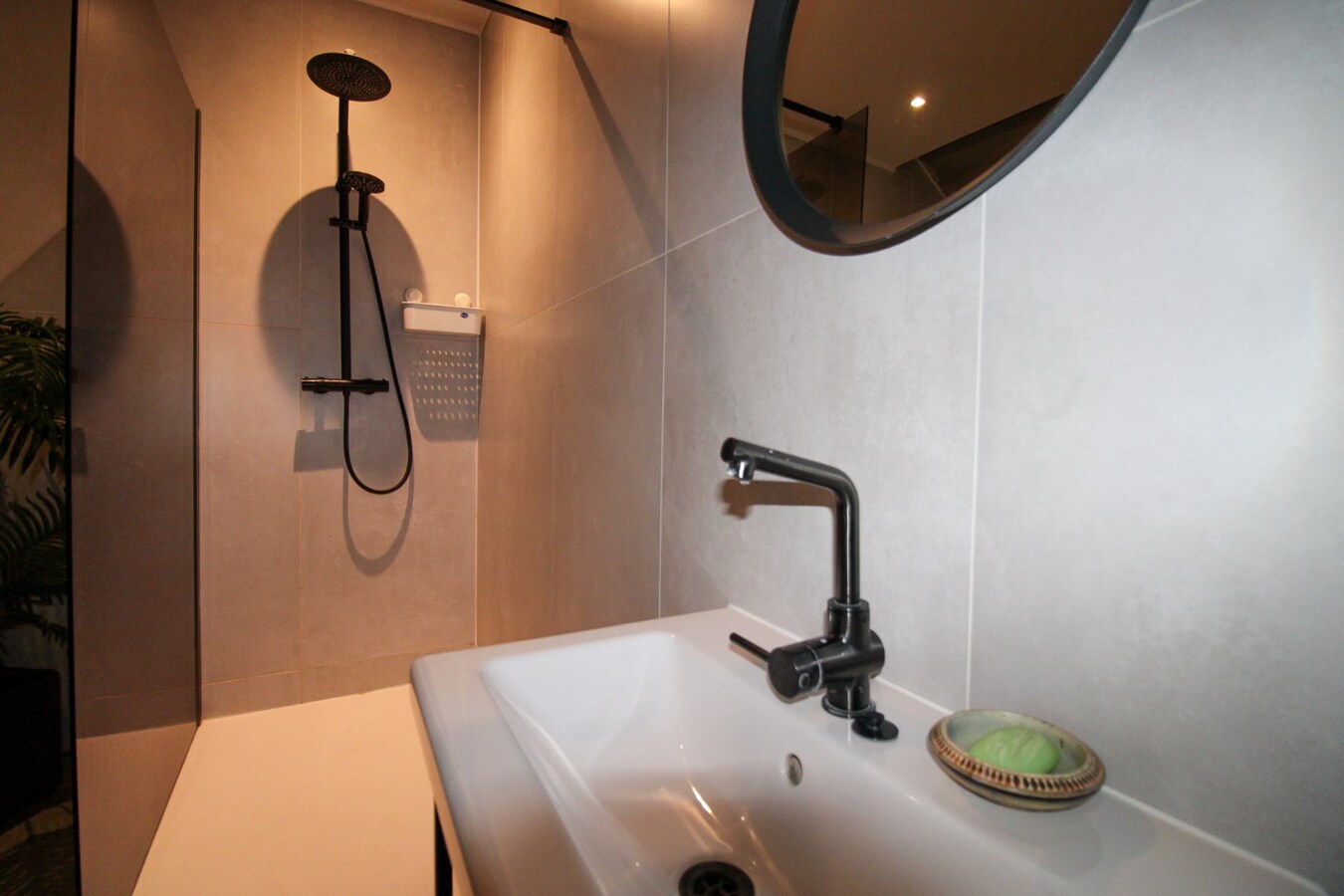 Veelzijdig handelshuis met woonst en luxueuze B&amp;B op toplocatie aan de Markt van Temse! 