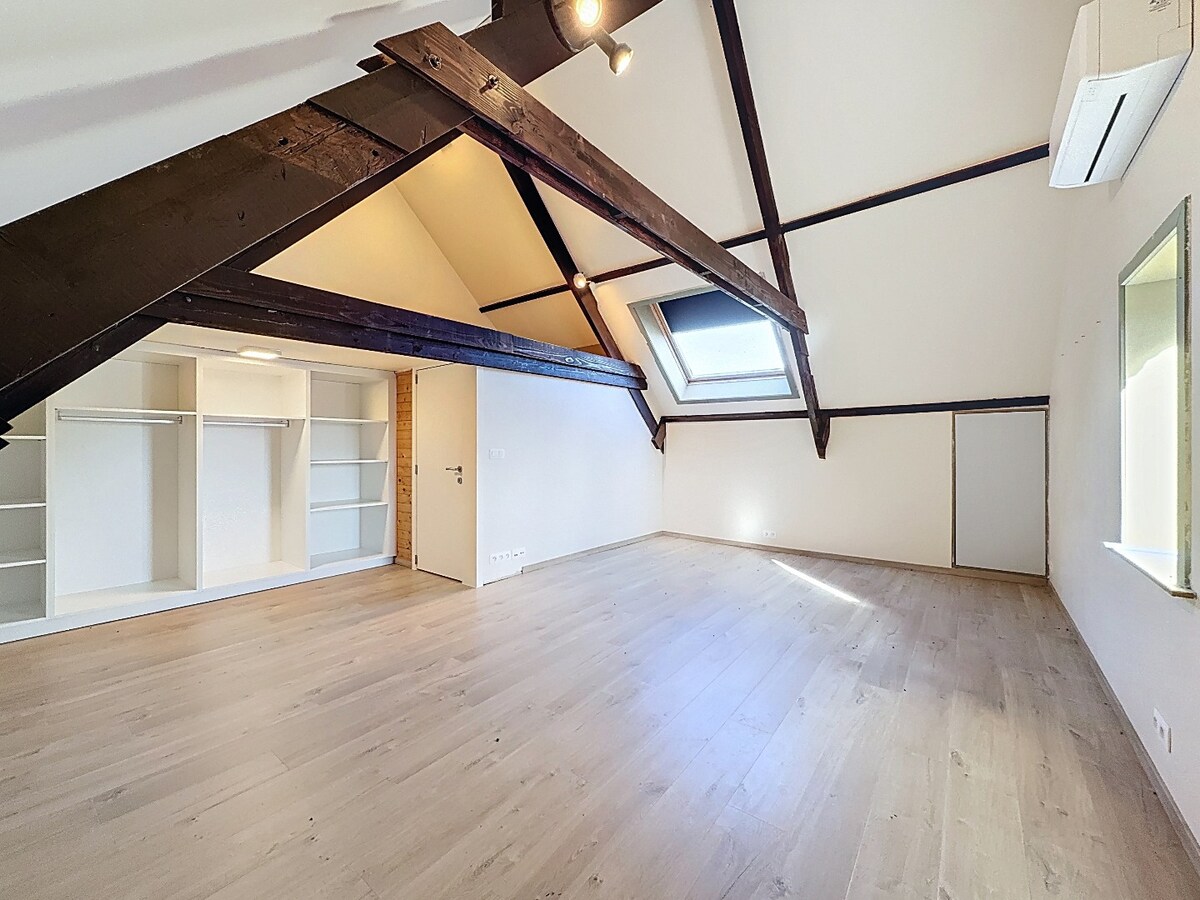 Ruime, vernieuwde HOB met leuke tuin te Zwalm 