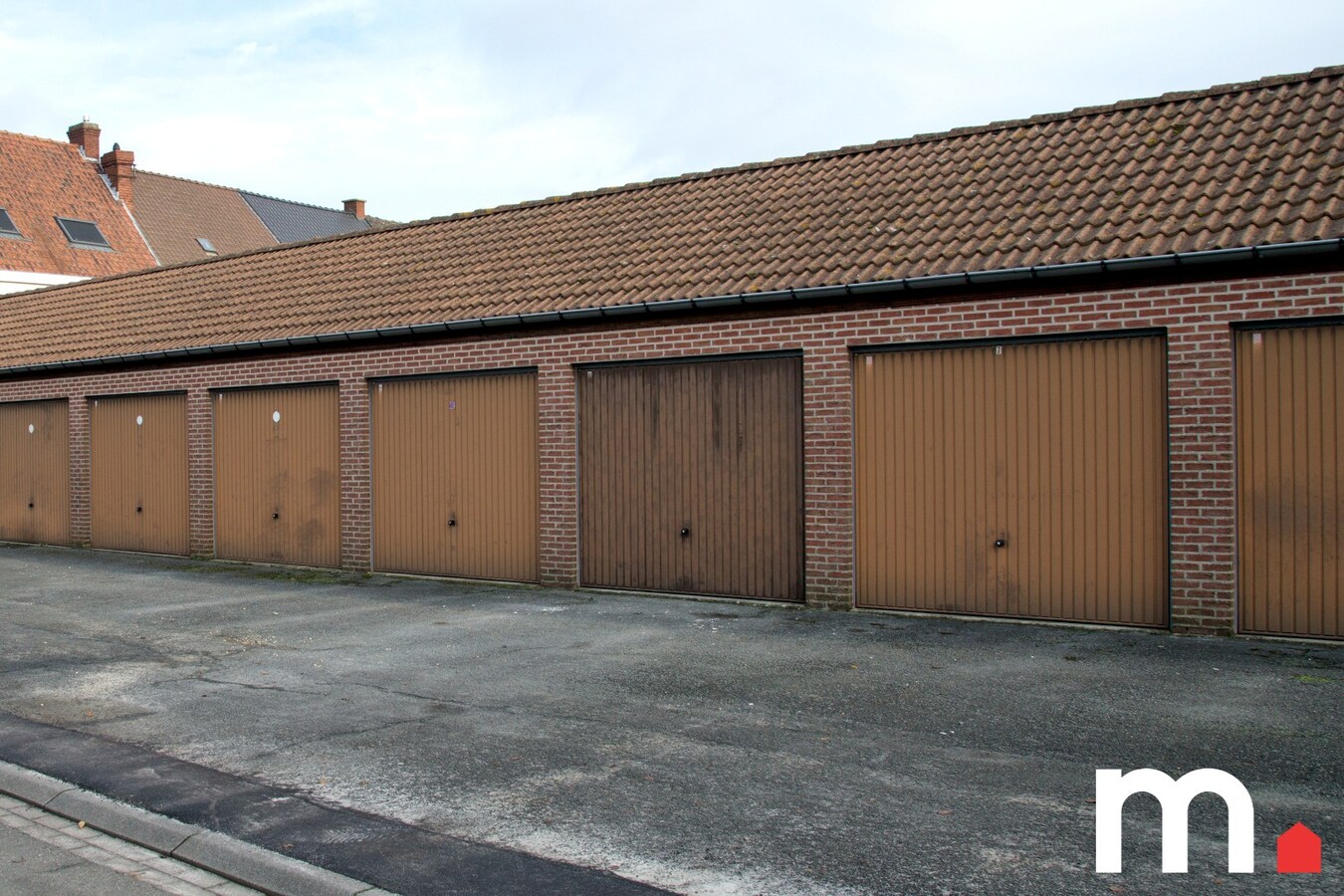 Garage te koop nabij het centrum van Deerlijk! 