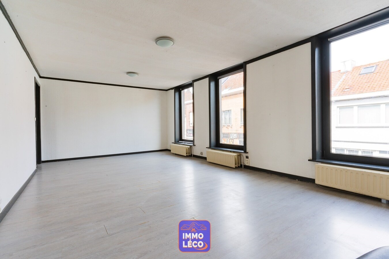 Maison de commerce avec habitation, jardin, poss. grand parking ! 