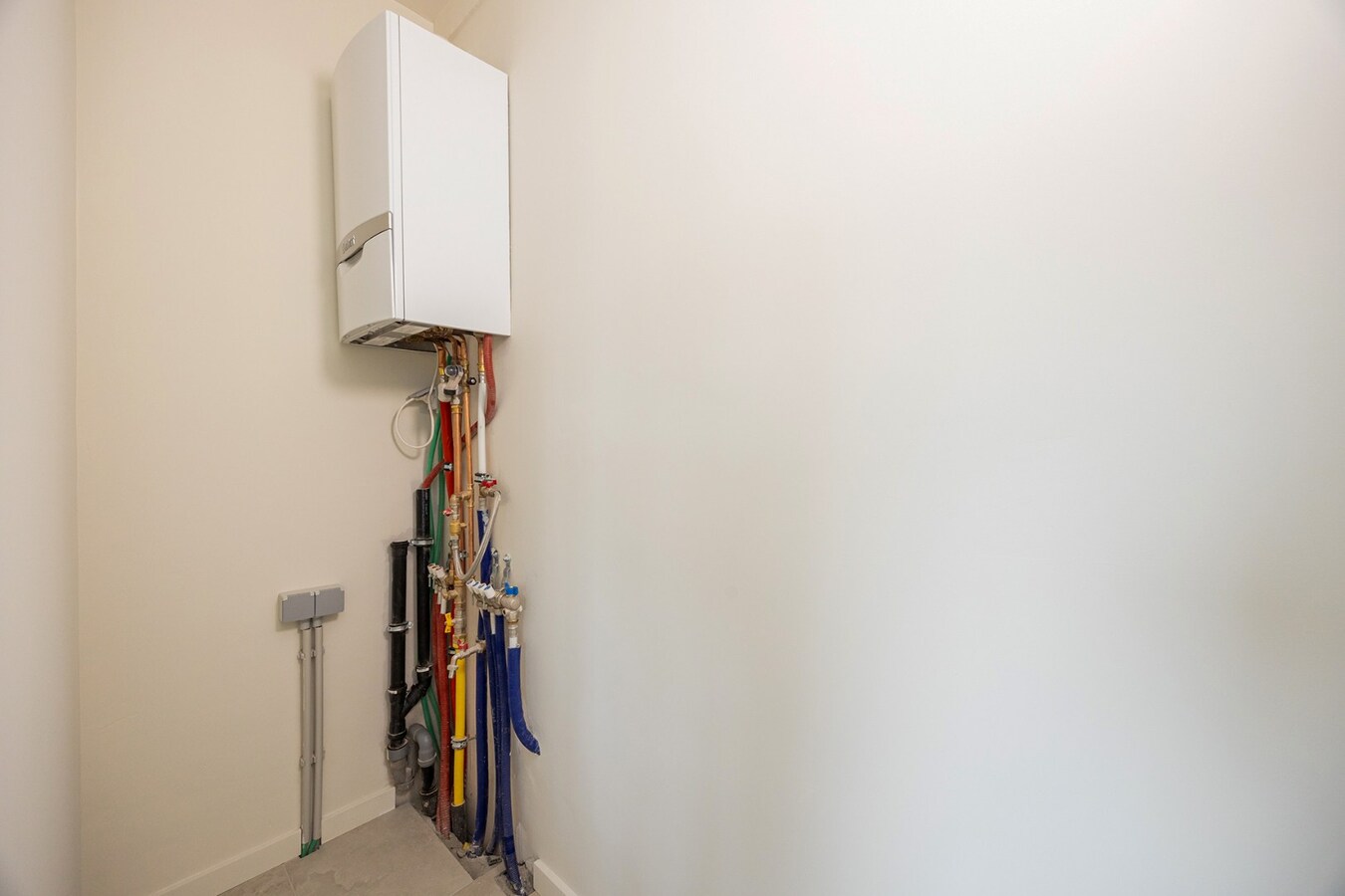 Gerenoveerd appt. met 2 slpk en terras te Wilrijk! 