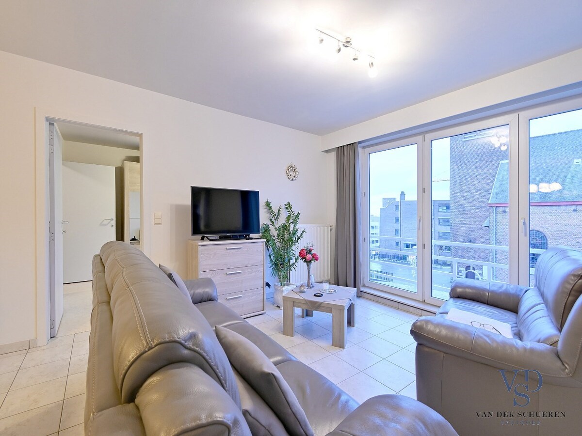 Tijdloos, ruim 1-slpk-appartement mét garage te centrum Gavere 