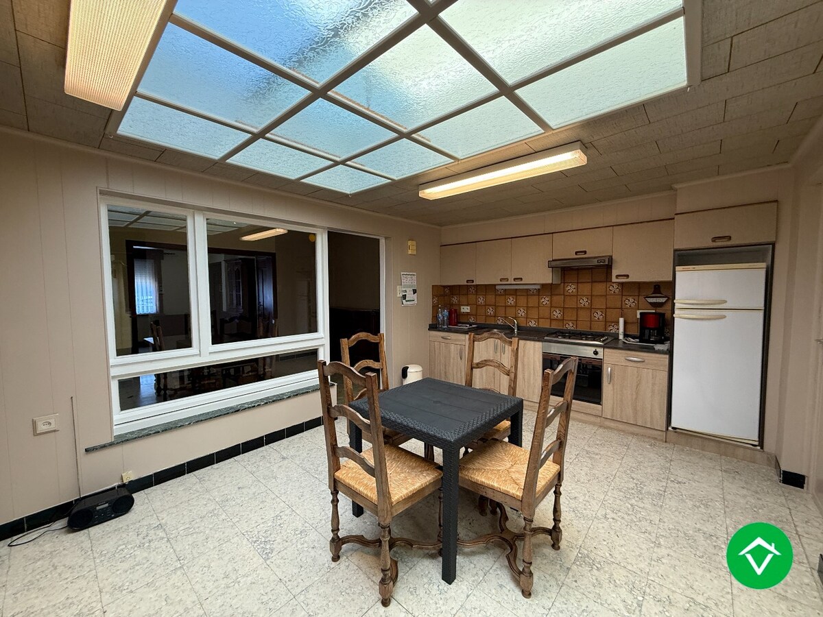 Centraal gelegen woning met 3 slaapkamers en diepe tuin te Roeselare 