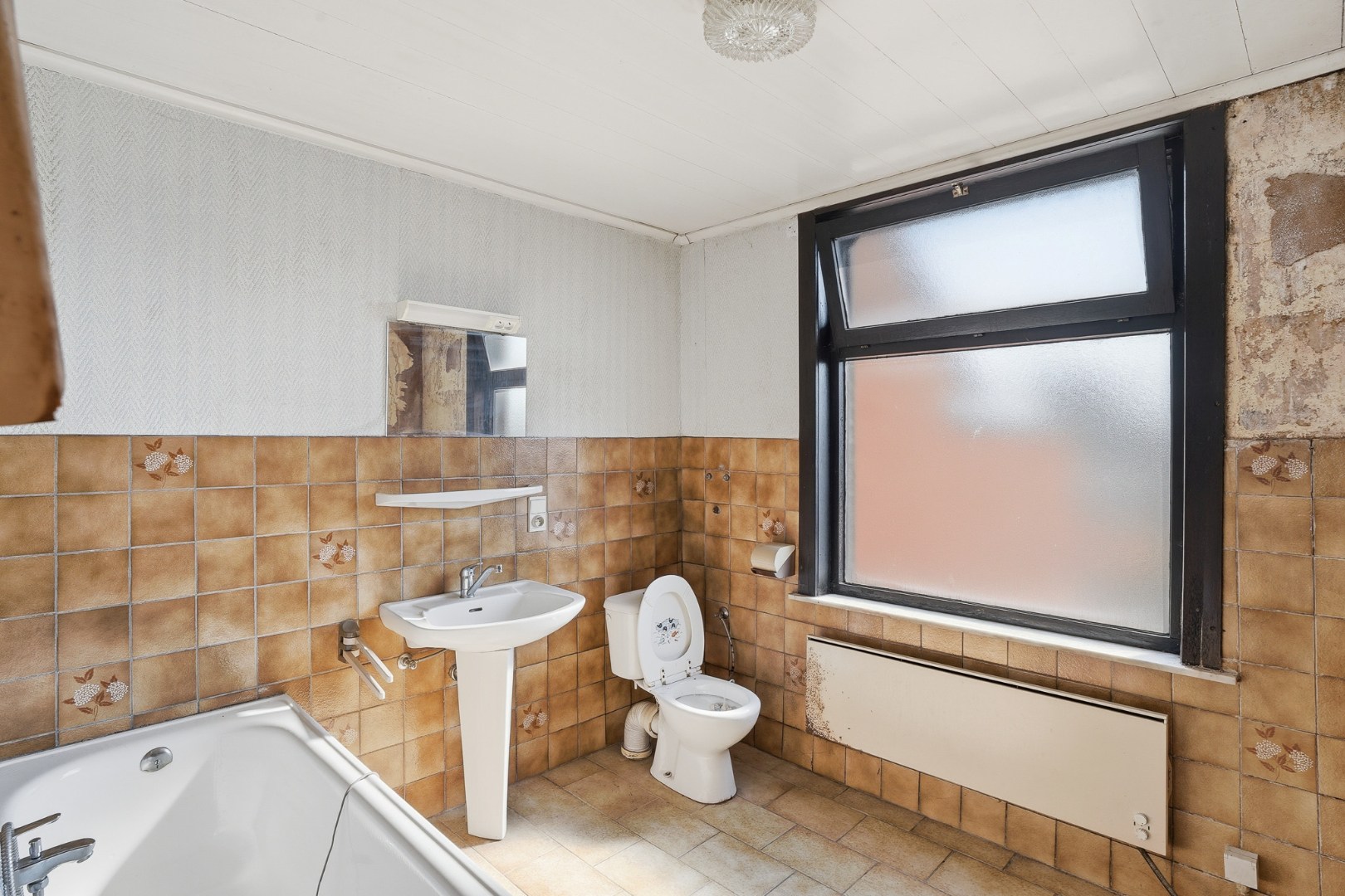 Te renoveren woning in centrum Eernegem 