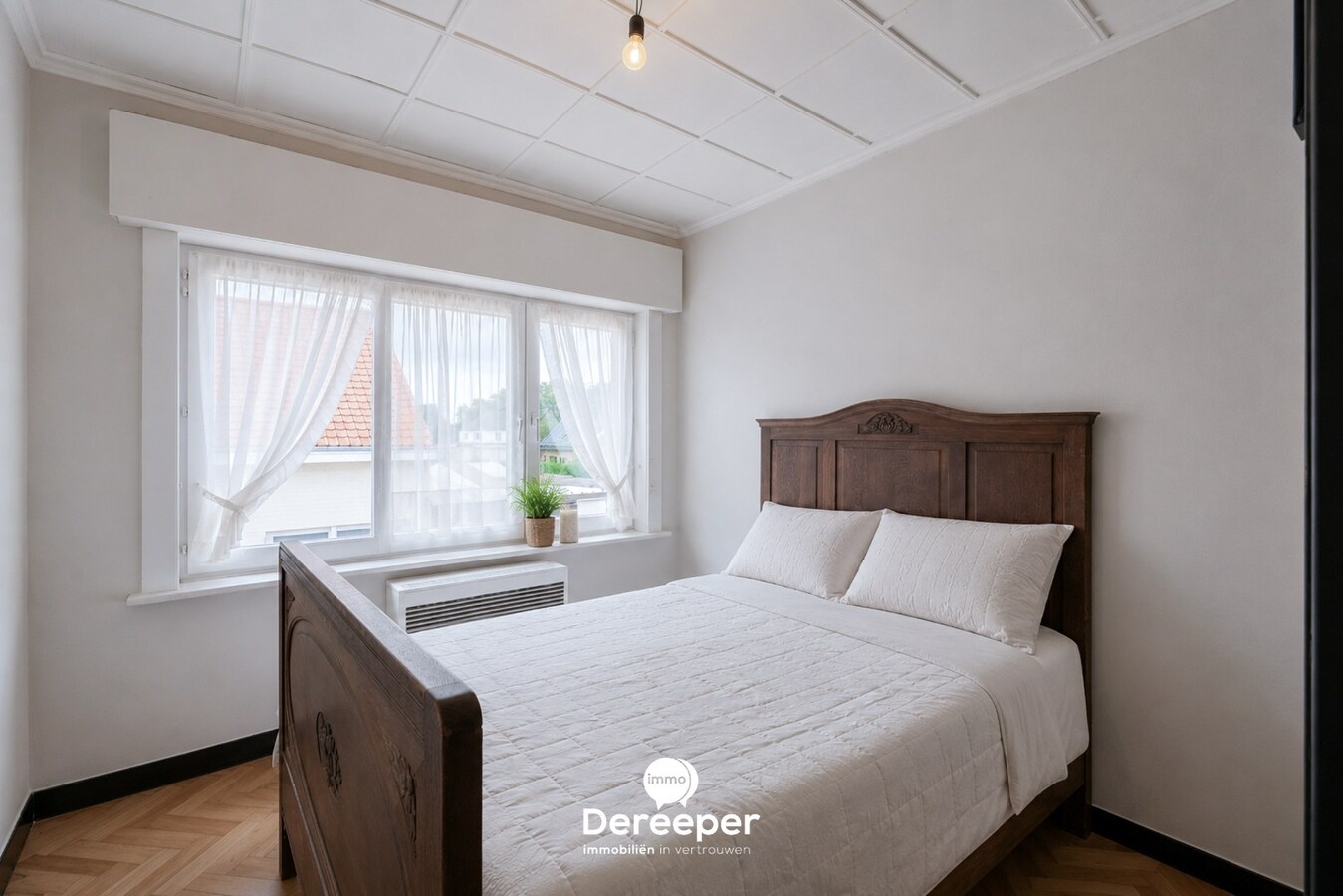 Te renoveren halfopen woning met zuidgerichte tuin op 571 m² in Jabbeke 
