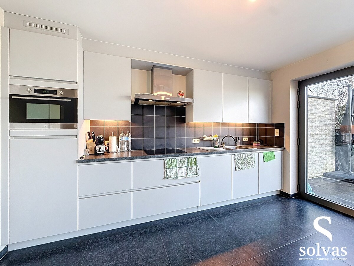 Moderne woning (2017) met ruime tuin en open verzichten 