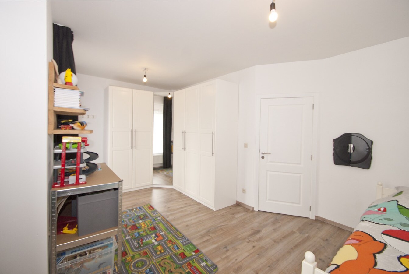 Instapklaar appartement met lift - 1 slpk, terras, 2 parkings 