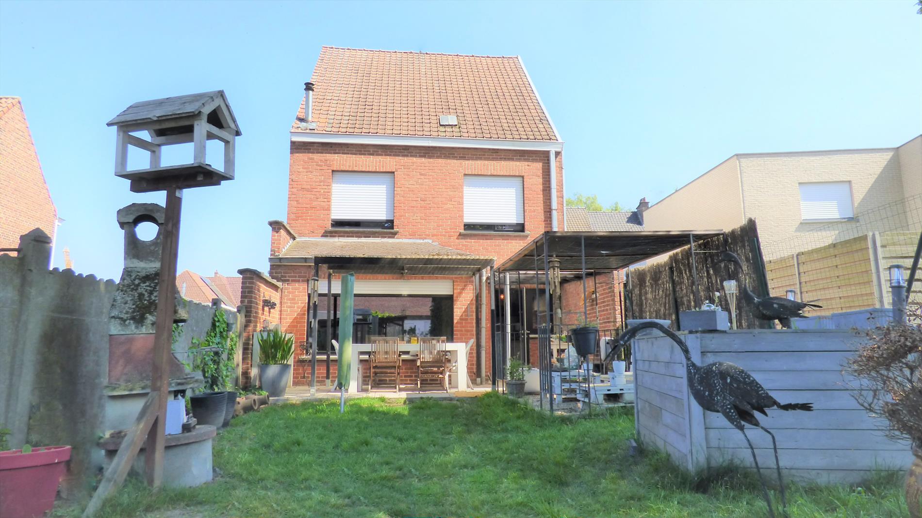 Aantrekkelijke en karaktervolle gezinswoning in het centrum van Zwevegem. 