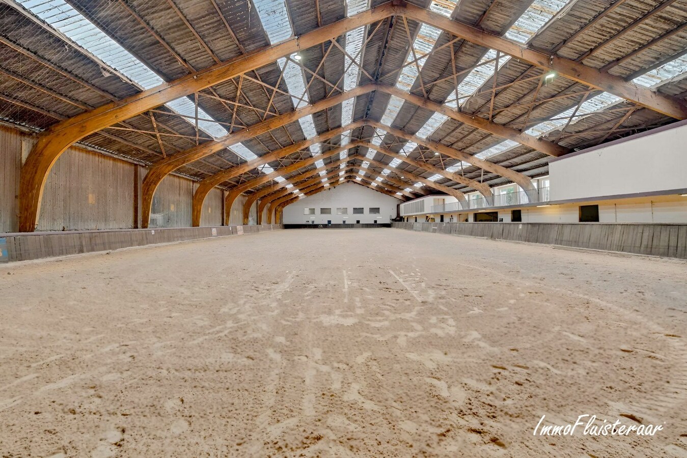 Professionele accommodatie op ca. 3,5Ha te Amougies (Henegouwen). 