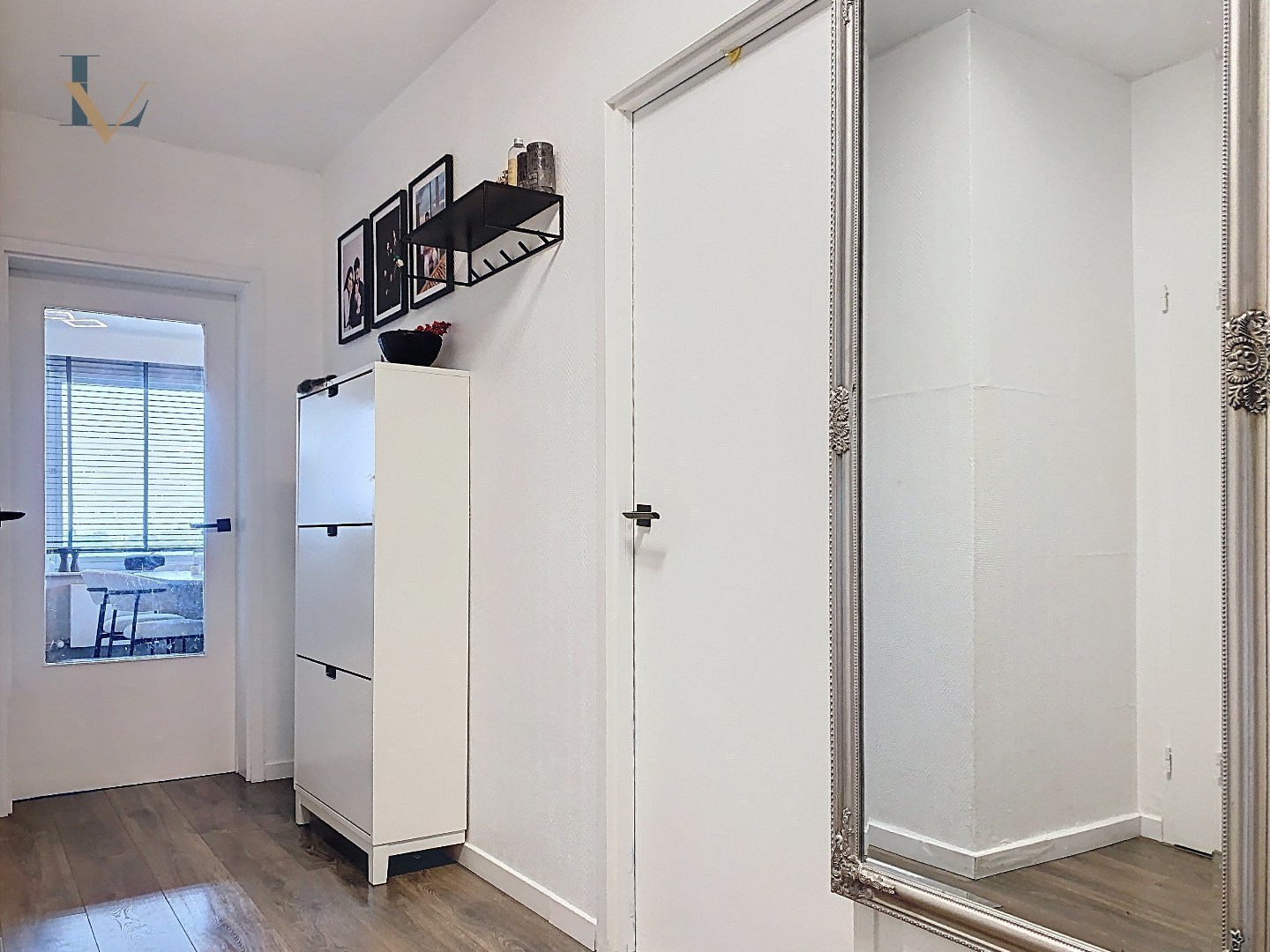 Recent gerenoveerd  drie slaapkamer appartement  met vrij zicht op Bosuilplein en ruim terras 