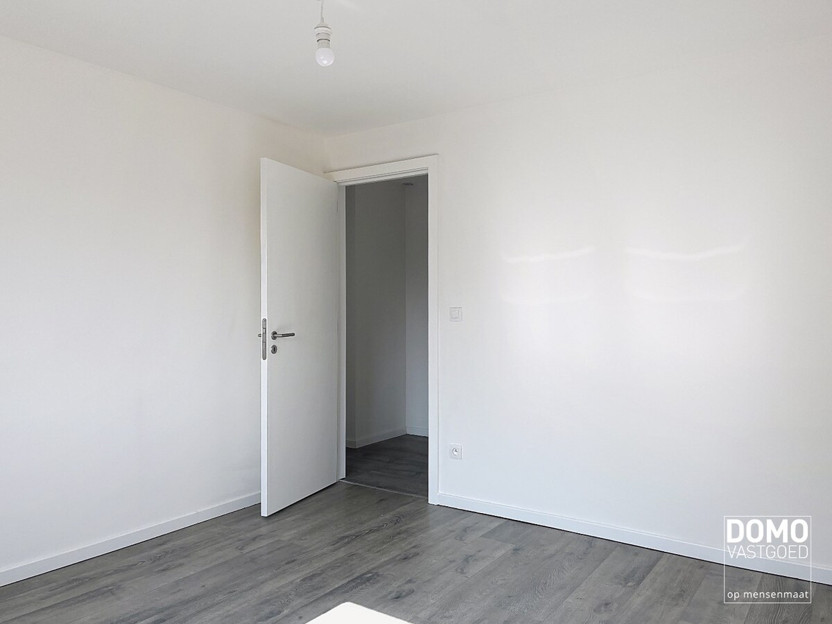 GERENOVEERDE HALF OPEN BEBOUWING MET GARAGE TE MELDERT (LUMMEN) 