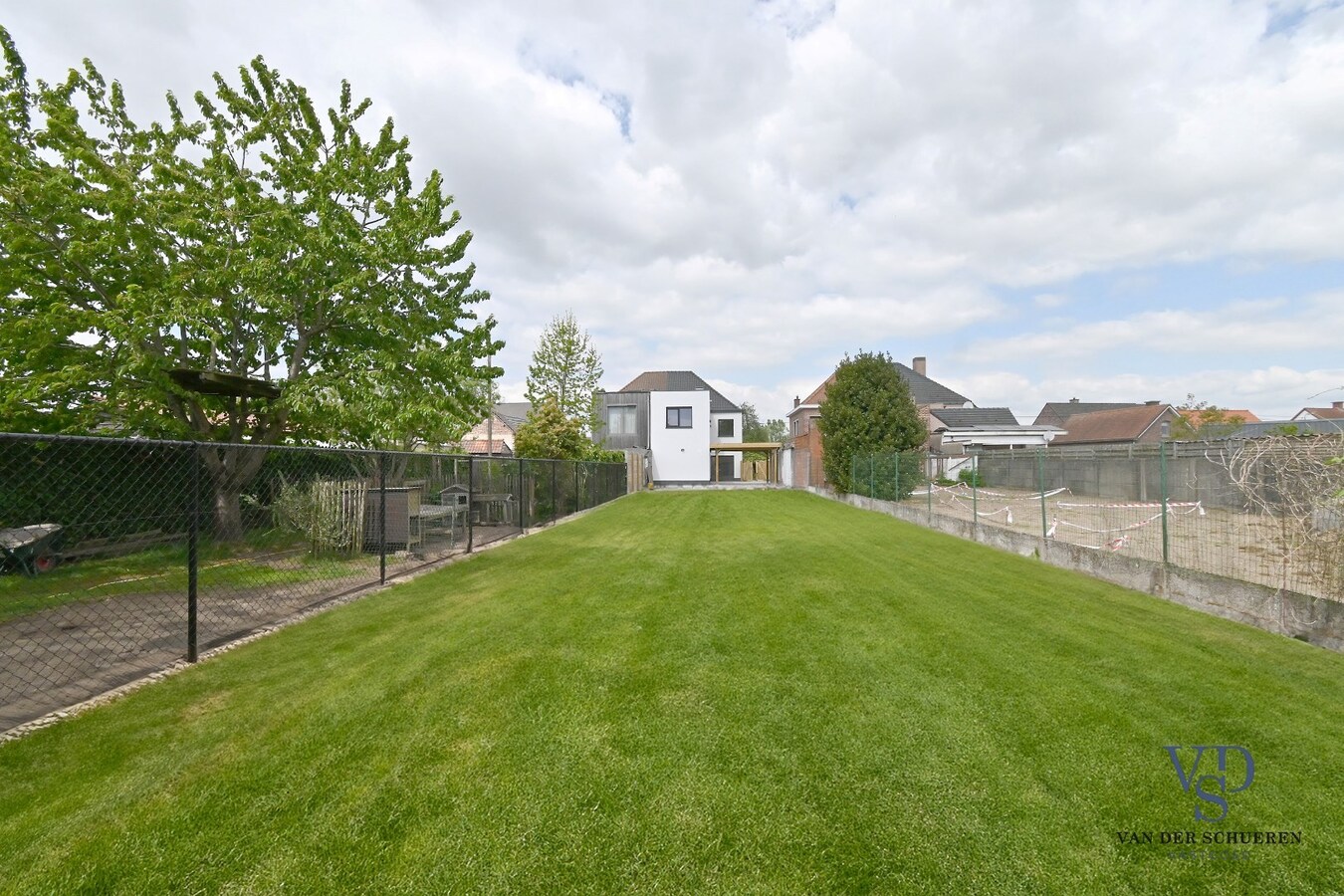 Volledig vernieuwde Half Open. 