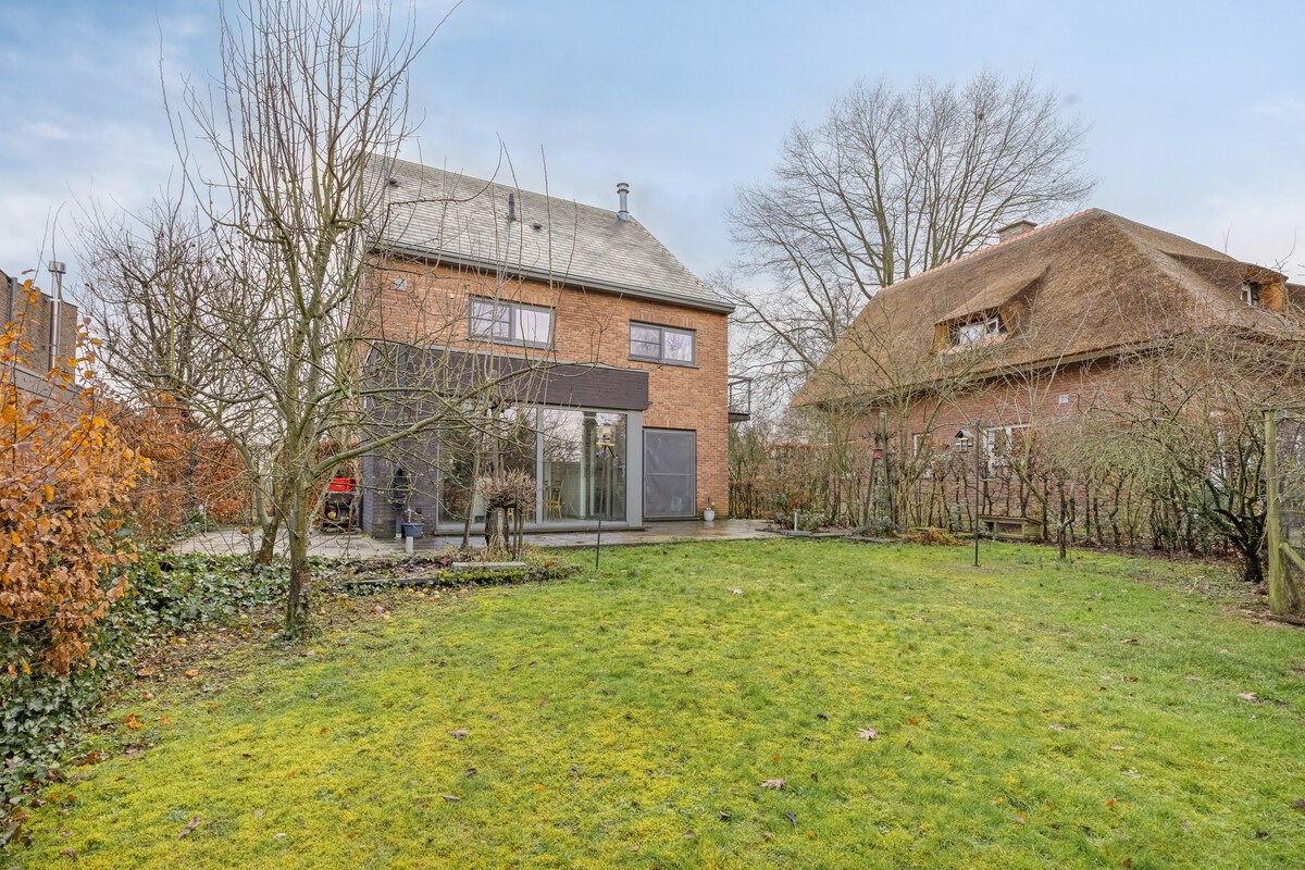 Ruime gerenoveerde villa met 5 slaapkamers en 2 badkamers, tuin en garage in Kessel-Lo, EPC-waarde 285 kWh/m² 