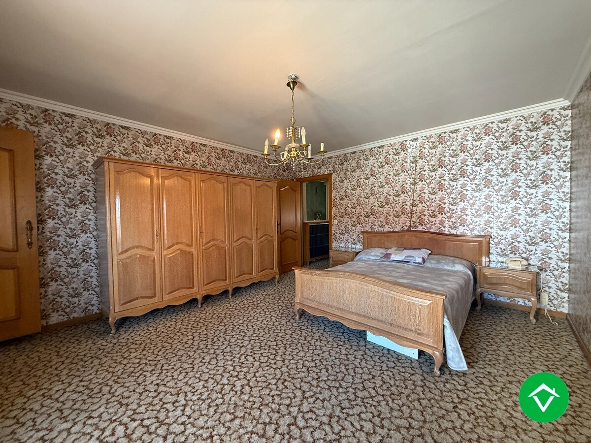 Karaktervolle halfopen bebouwing met 3 slaapkamers, tuin en garage te centrum Roeselare 