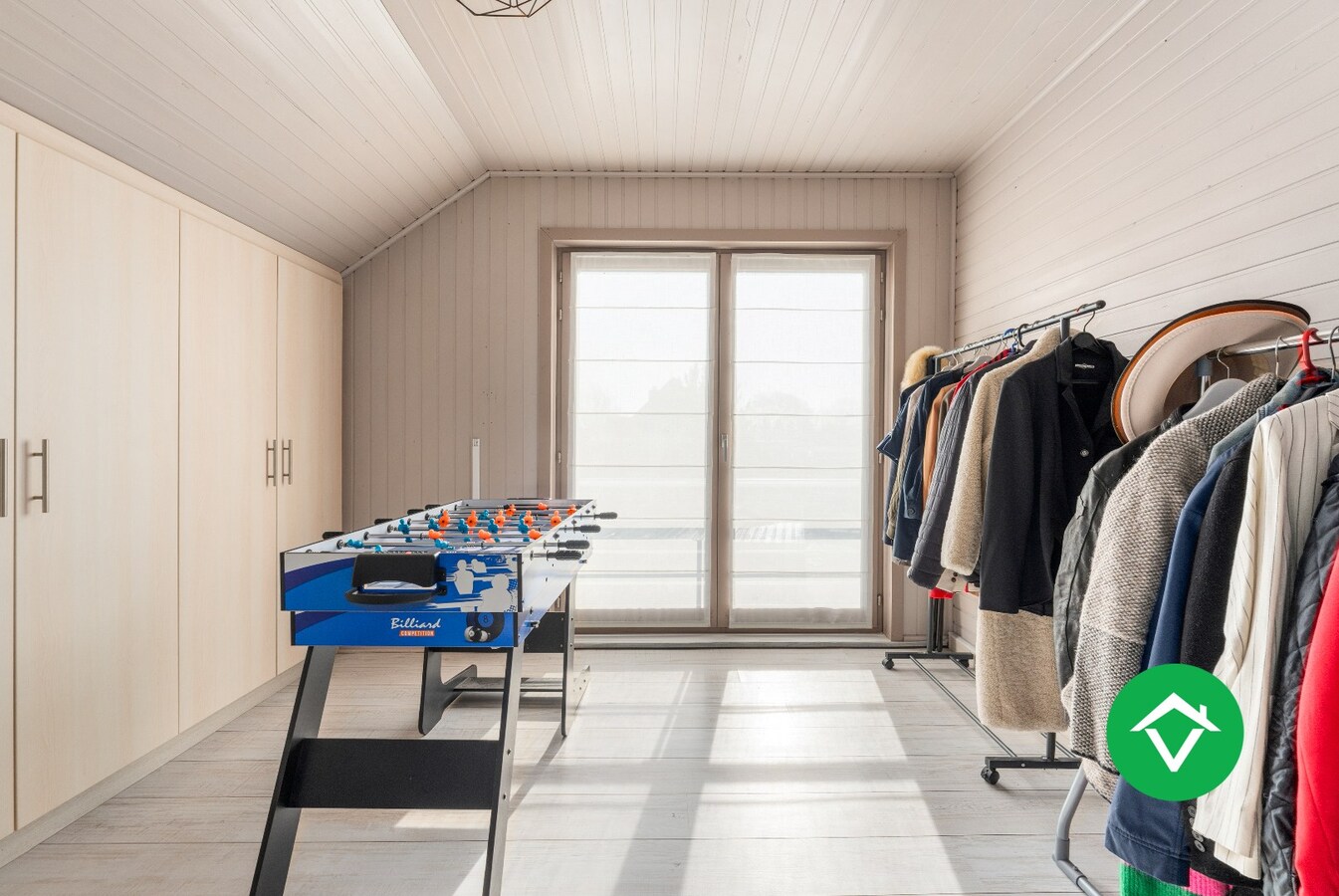 Functionele woning met drie slaapkamers, garage en ruime oprit te Ichtegem 