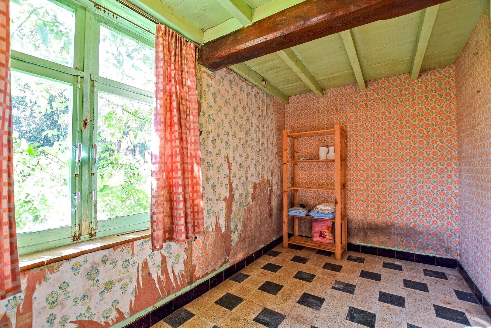 Te renoveren hoeve met veel potentieel in Alveringem. 