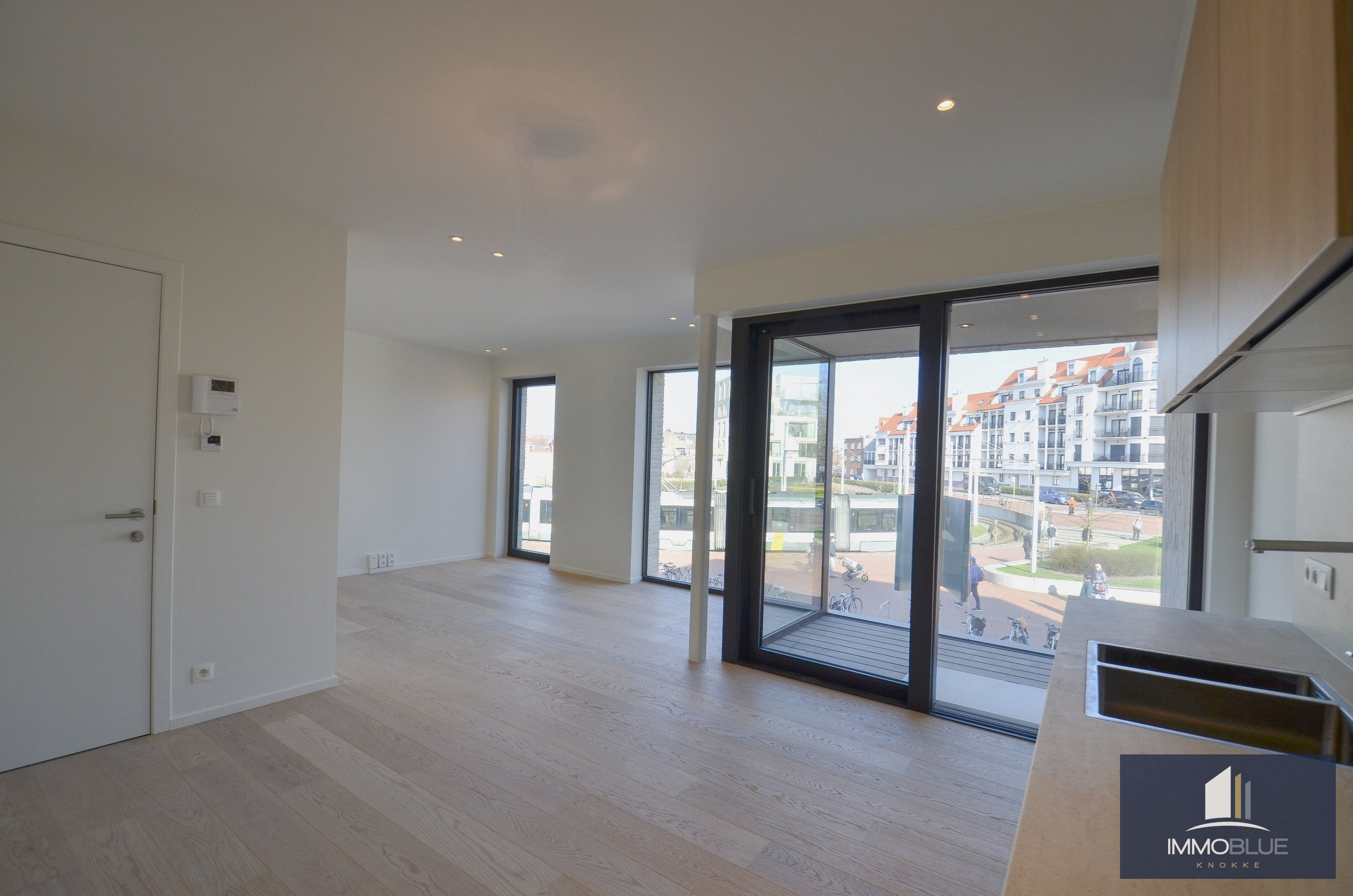 Nieuwbouw: Licht en modern nieuwbouwappartement met terras nabij Duinenwater. 