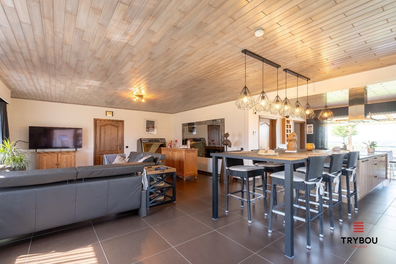 Gerenoveerde landelijke woning op een perceel van 1396m² met prachtige verzichten! 