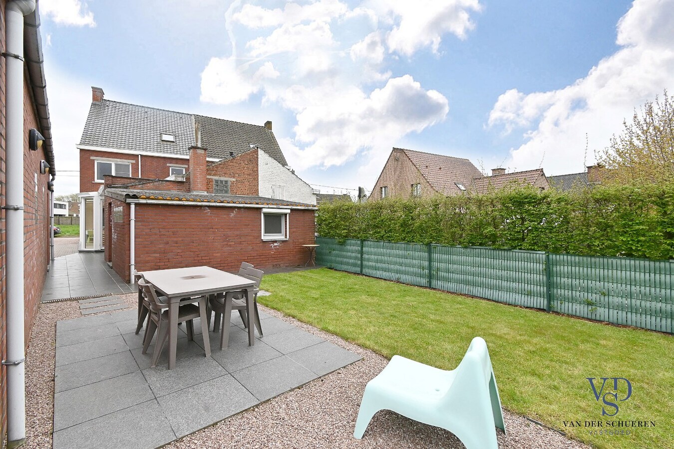 Tijdloze gezinswoning nabij de Schelde. 