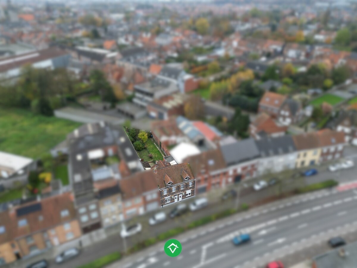 Twee woningen met totaal 5 slaapkamers en tuin te centrum Roeselare 