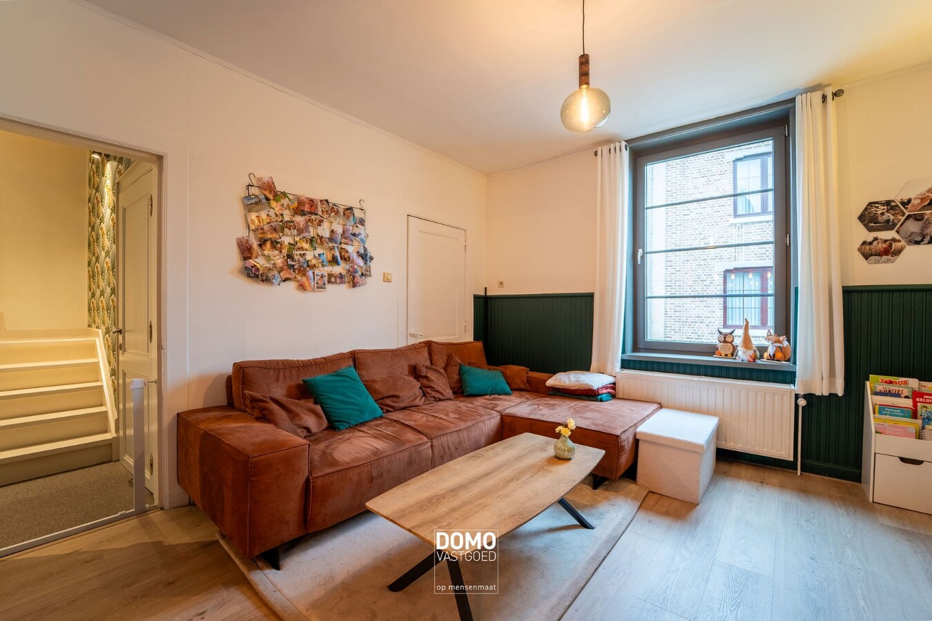 RUIME, INSTAPKLARE EN GERENOVEERDE WONING MET KANTOORGEBOUW INCLUSIEF PARKEERGELEGENHEID, TUIN EN ZWEMBAD TE MIELEN BOVEN AALST (GINGELOM) 