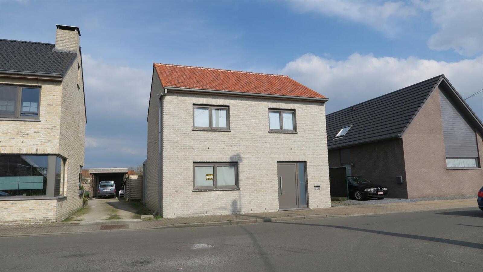 Welgelegen woning op ruim perceel van 1230 m² 