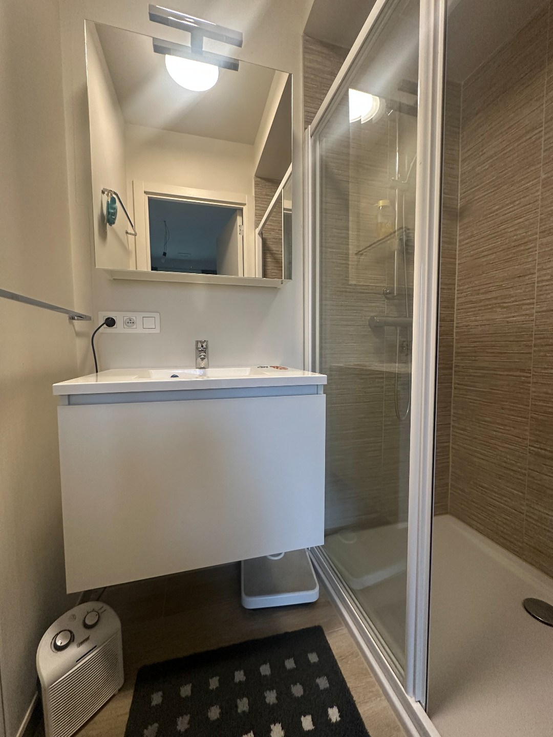 Modern 1-slpk app met terras en staanplaats 