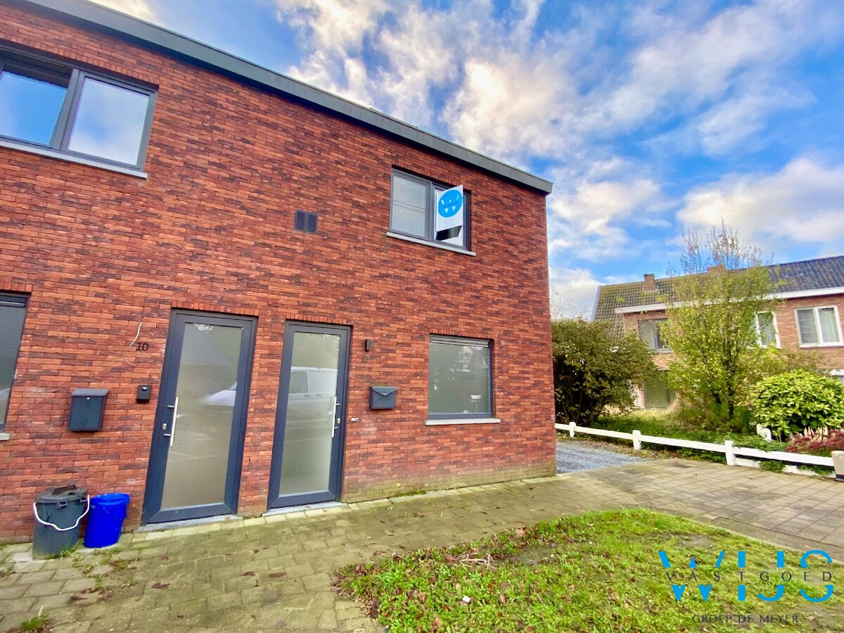 Instapklare gezinswoning te Lembeke ! 