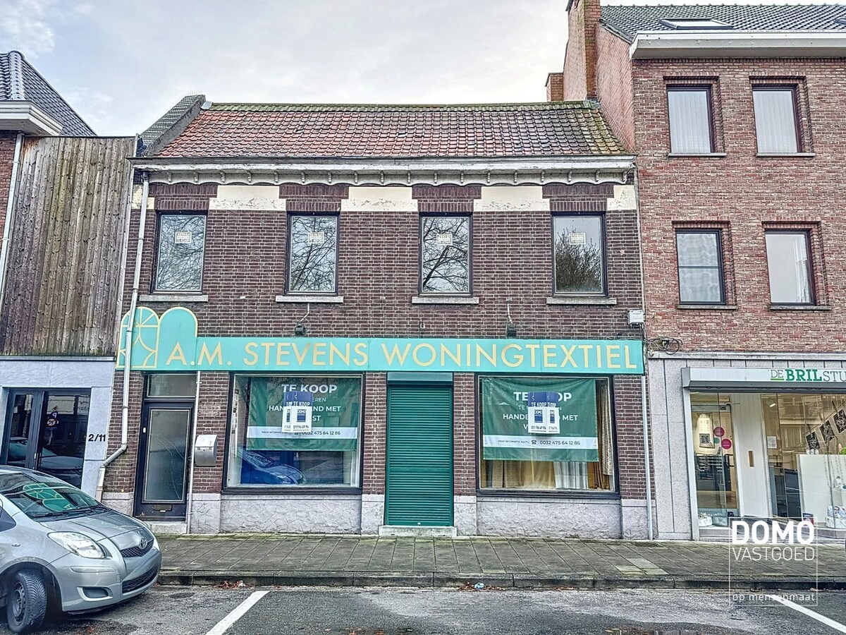 Te renoveren handelshuis gelegen in het centrum van Diepenbeek. 