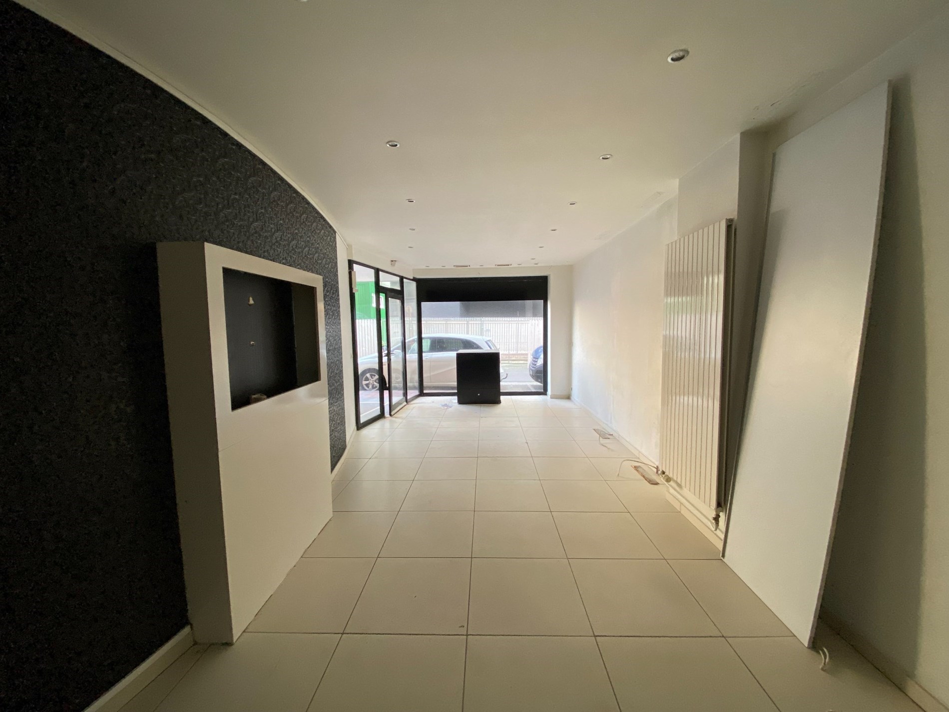 Handelspand te koop op een unieke ligging op enkele meters van het strand ter hoogte van het Lichttorenplein. 