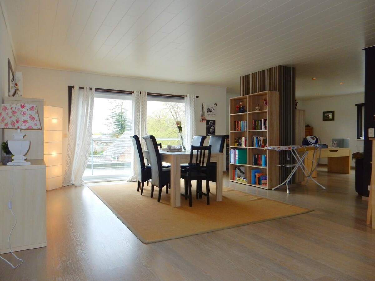 Gezellig en ruim appartement met zonnig terras te Varsenare 