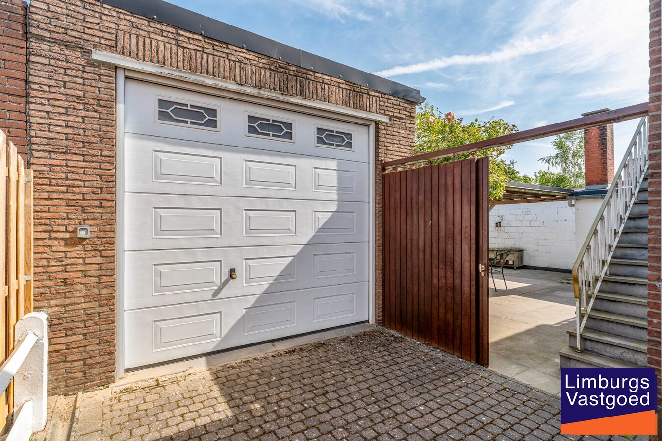 Karaktervolle gezinswoning, 2(3) slpk, garage, op een perceel van 10a44ca 