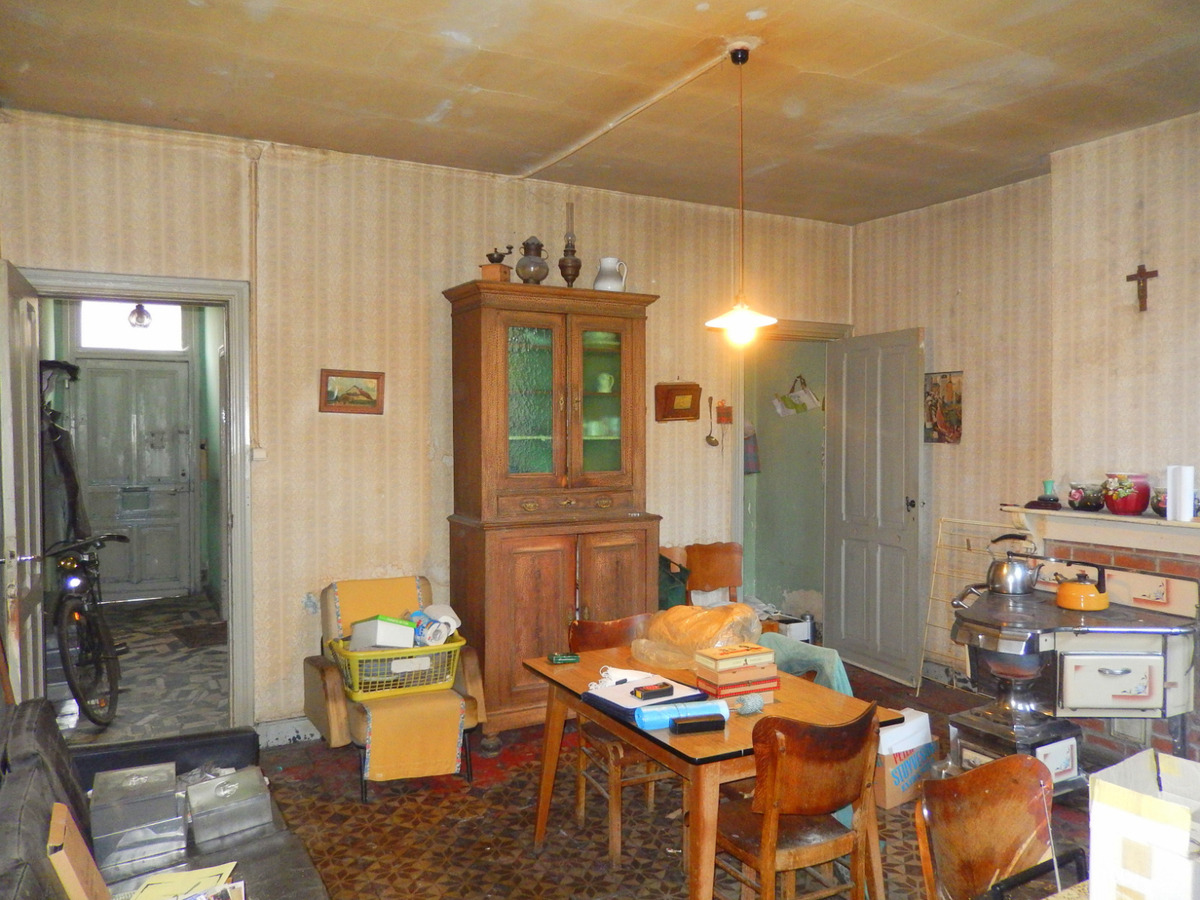 Te renoveren typische Brugse rijwoning met stadstuin 