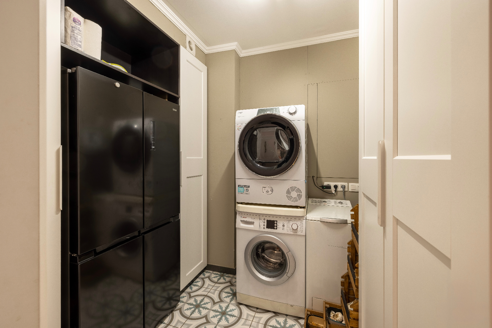 Instapklaar gelijkvloers appartement met tuin en parking in Sint-Amandsberg 