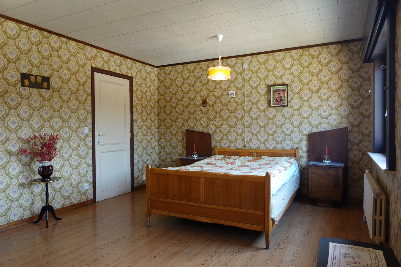 Ruime hoekwoning met 4 slaapkamers en dubbele garage 