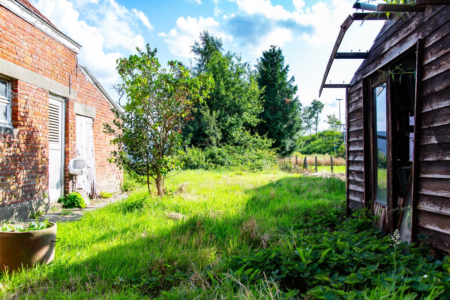 Totaal te renoveren art deco woning met 5 slpks op 950m² nabij centrum Maldegem 