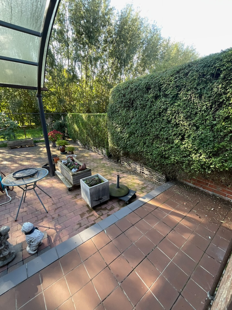 Landelijk gelegen woning met garage 