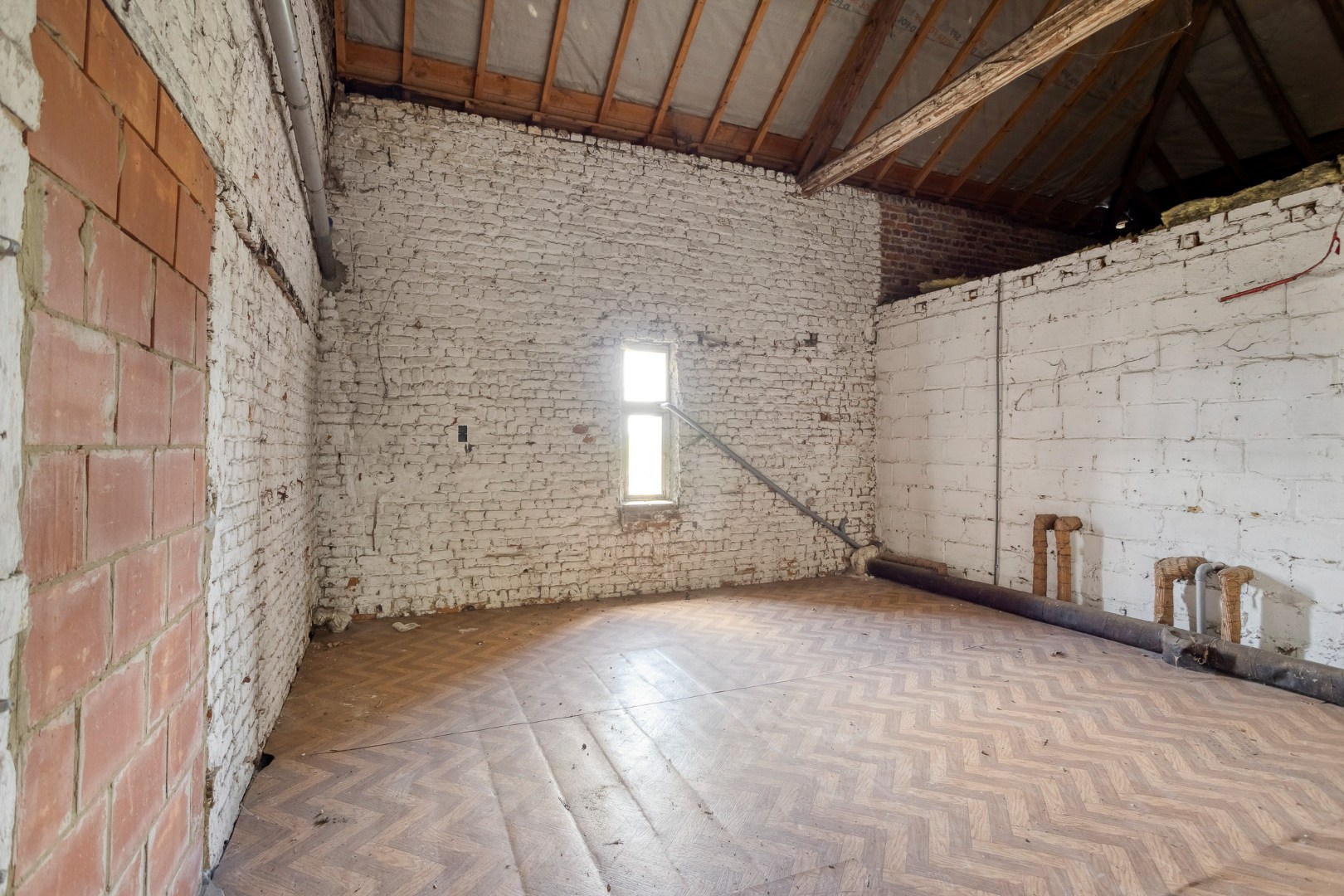 TE RENOVEREN WONING met 2/3/4 slaapkamers en tuin – 1640 SINT-GENESIUS-RODE 