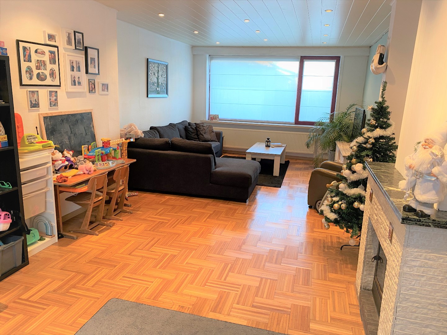 Up-to-date en bijzonder ruime gezinswoning met garage te Zwevegem 