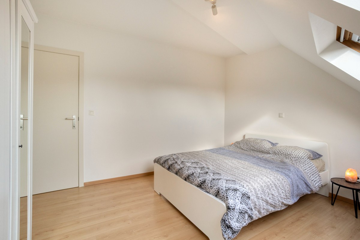 Duplex-appartement met 2 slaapkamers, autostaanplaats, kelderberging en gemeenschappelijke tuin in Kessel-Lo!– EPC 105 kWh/m² - bewoonbare opp. 92 m² 
