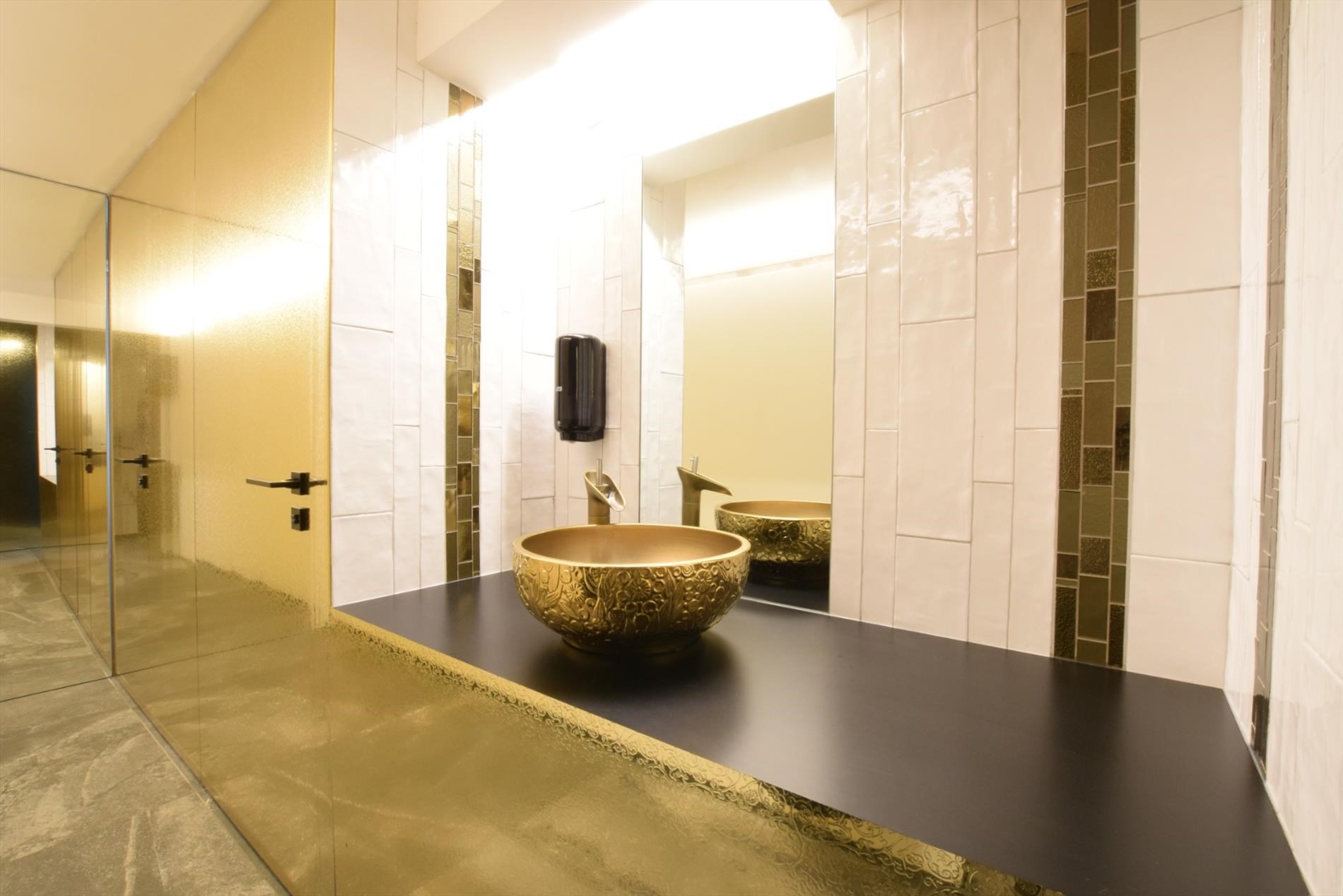 Verhuurd opbrengsteigendom (200m²) op commerciële toplocatie te Diksmuide! 