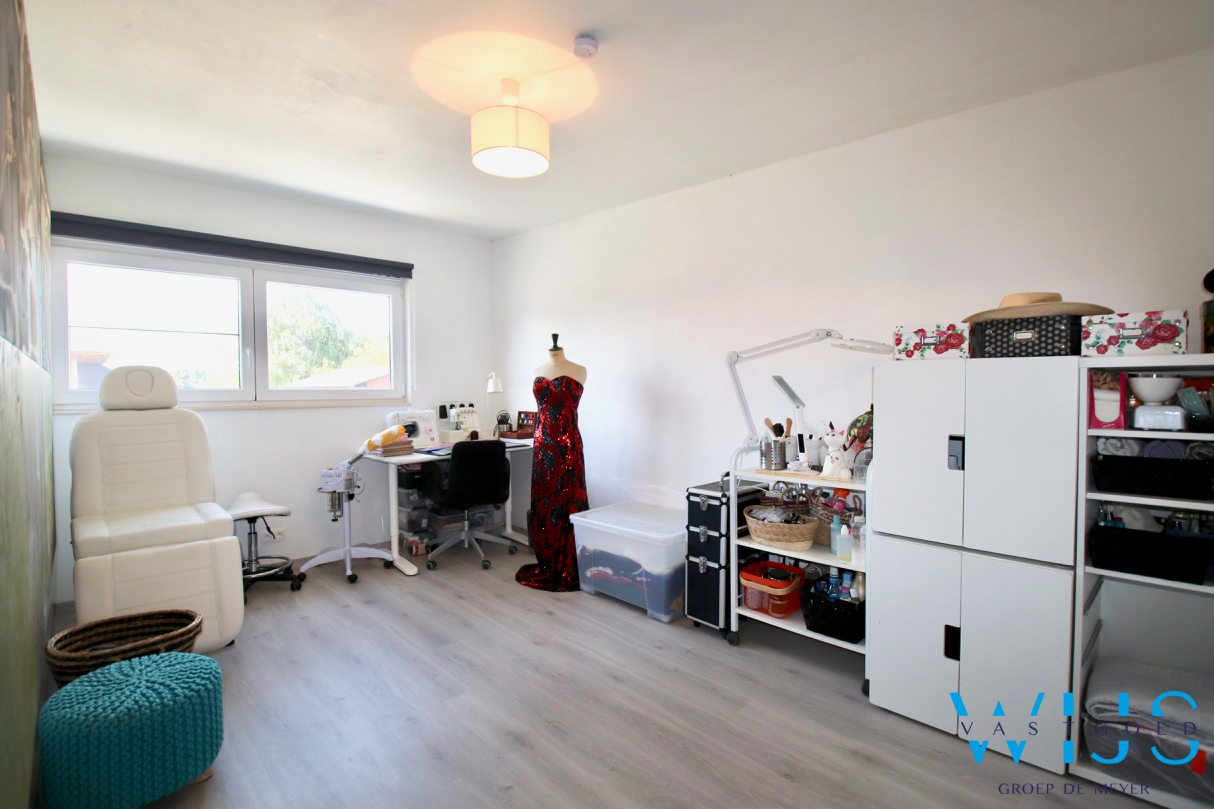 Instapklaar woonhuis met 3 slaapkamers &amp; tuin ! 