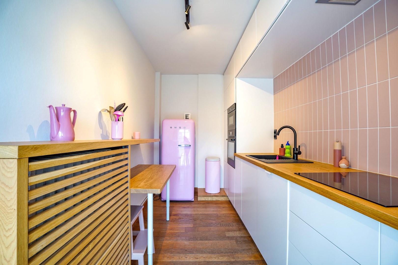 Instapklaar en lichtrijk 3-slaapkamerappartement (109 m²)met terras en parkeerplaats te Oostduinkerke. 